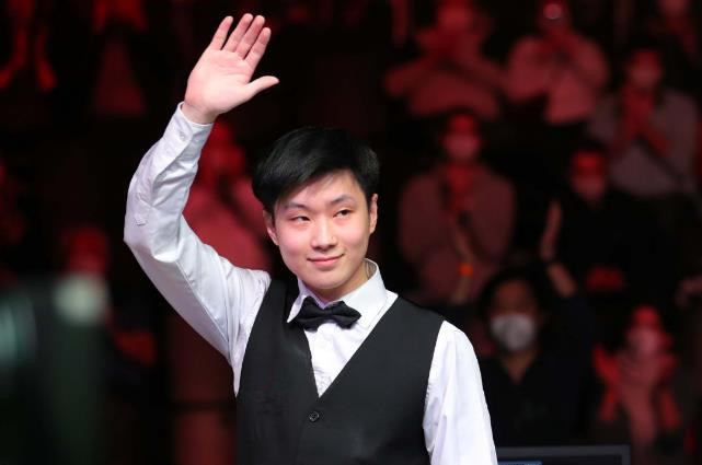 勇士三冠元老离队，管理层被批无情，鞠躬尽瘁十年都得不到底薪