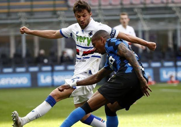 体育法国队训练：姆巴佩回归 不停球凌空爆死角