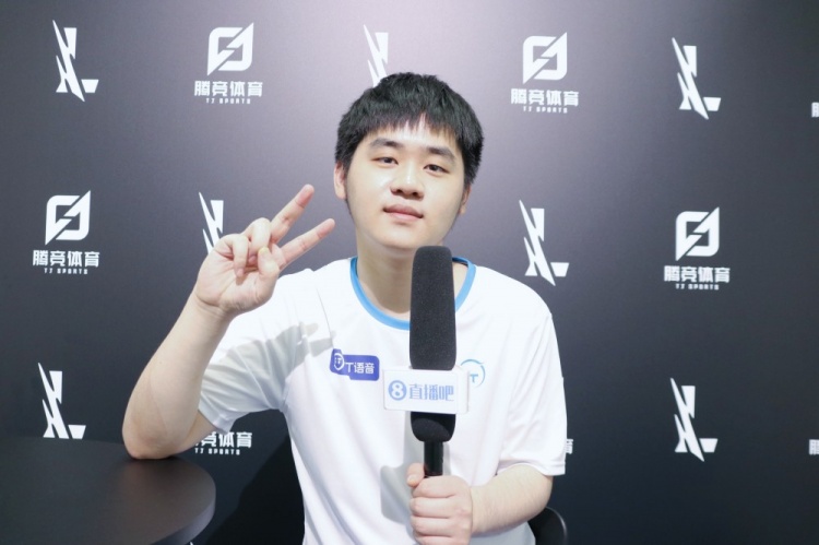 轻才俊的持 轻才俊的持